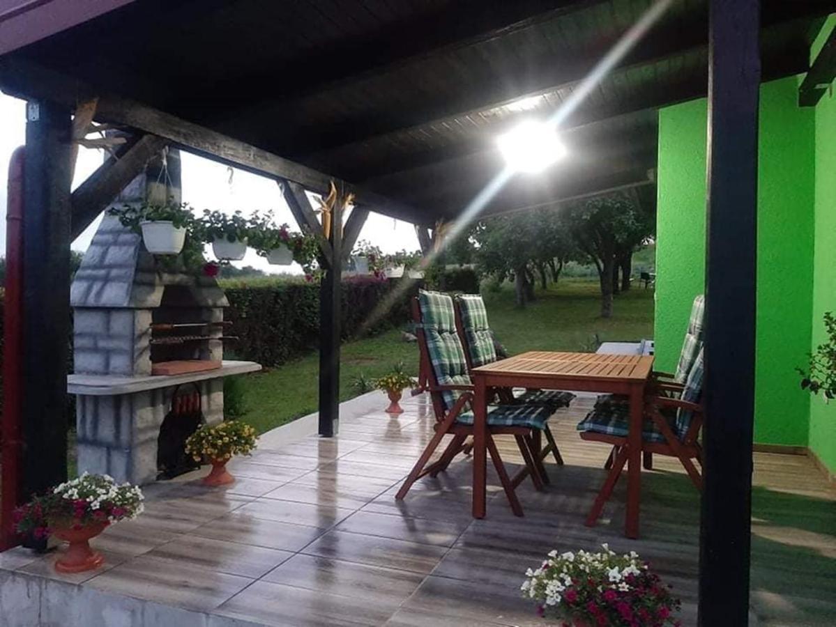 Ruralna Kuca Za Odmor Viktorija Villa Caglin Exterior photo